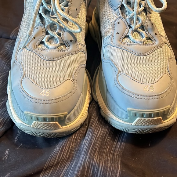 Balenciago’s 45 light blue size 12. Comes with extra shoe strings and dust bag - Picture 2 of 10